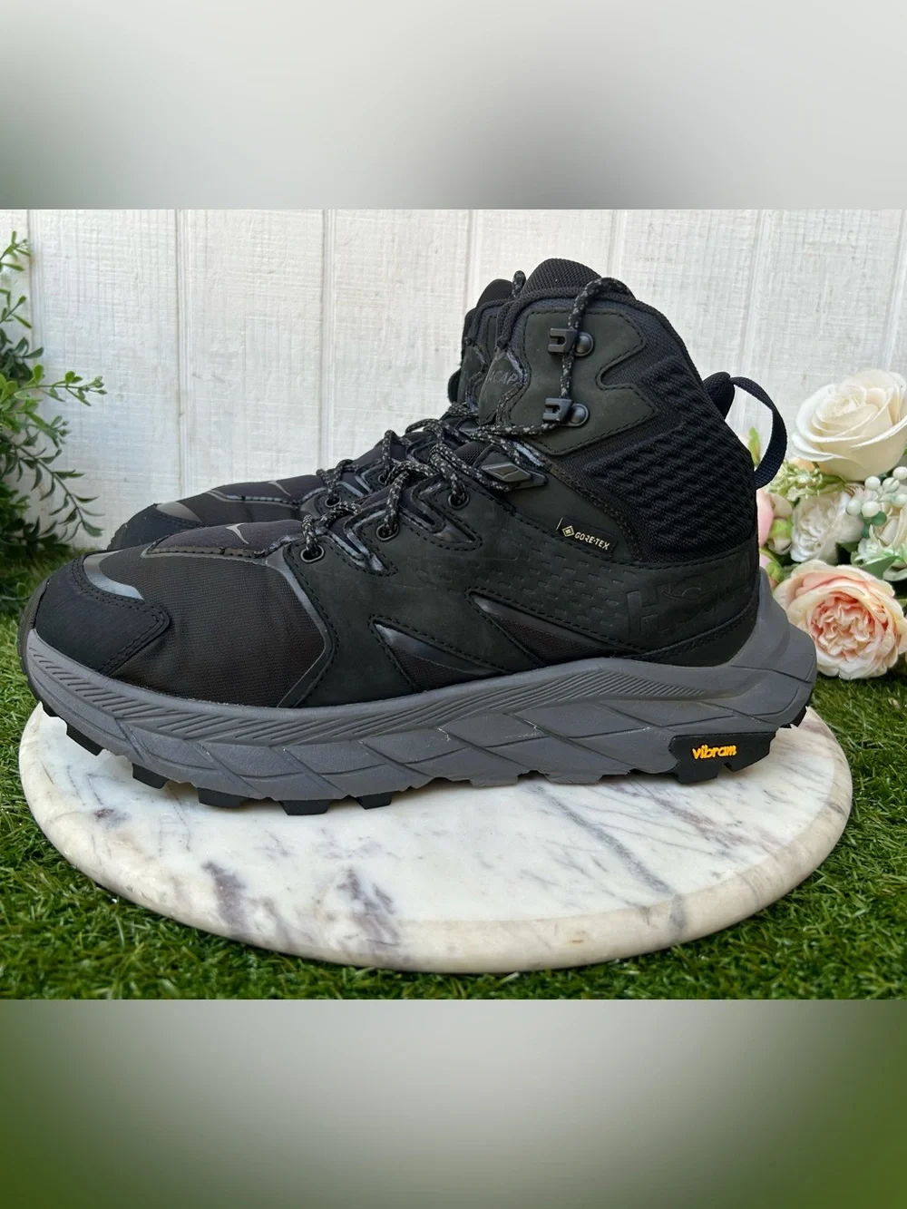 HOKA Anacapa Mid Gore-Tex black  Waterproof Hiking Shoe Women Sz 9.5 gently used